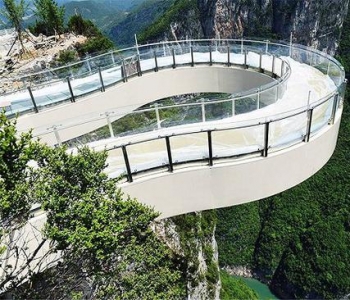 53个景区67条 中国景区为什么热衷建玻璃栈道？