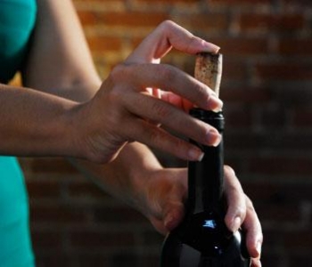 开瓶后的葡萄酒该如何保存？