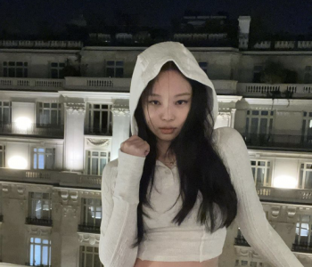 超火辣！Jennie中空吊带背心美出天际，BLACKPINK也将回归？