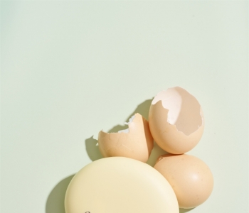 自然之力 焕彩肌肤之美 探索自然美妆品牌菲色然当家明星产品[1]“鸡蛋气垫”[2]
