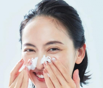 <b>纠正洗脸方式，如何正确去除“氧</b>